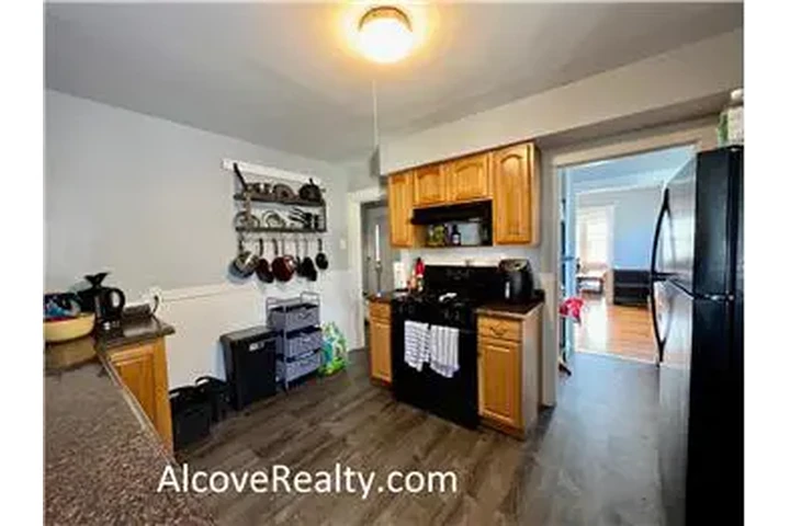 $4950 : Rental property with 5 bedro image 4