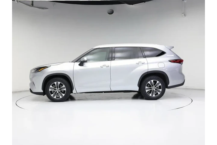 $33998 : Toyota Highlander 2021 XLE 4 image 3