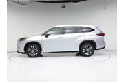 $33998 : Toyota Highlander 2021 XLE 4 thumbnail