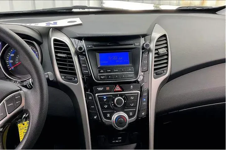 $10490 : Hyundai ELANTRA GT 2016 4dr image 6