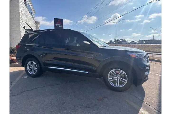 $27631 : Ford Explorer 2023 AWD XLT 4 image 4