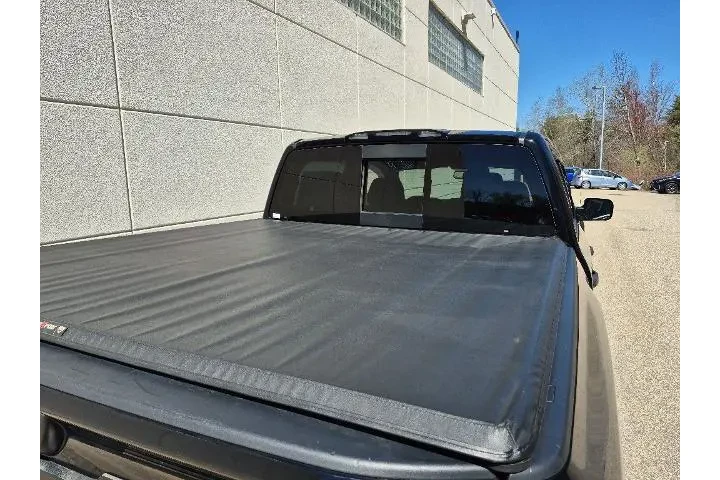 $33790 : Nissan Titan 2021 4x4 SL 4dr image 8