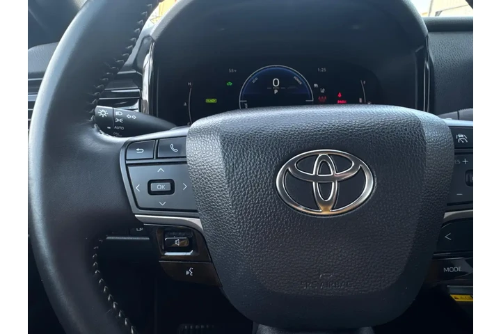 2025 Camry Hybrid SE image 8