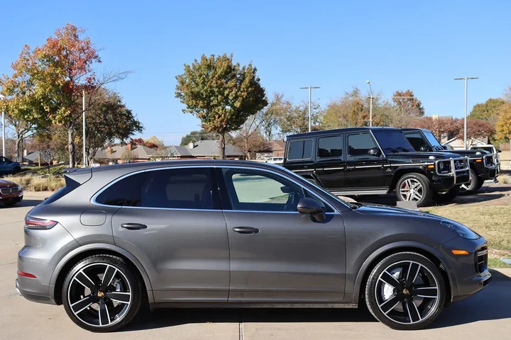 $69998 : 2020 Cayenne Turbo image 6