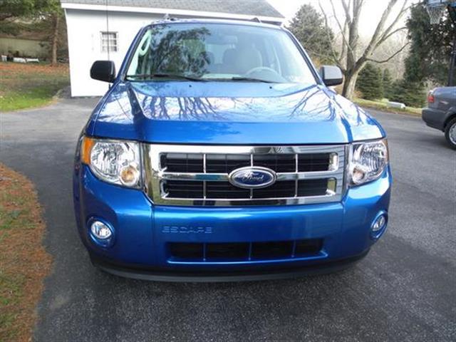 $3500 : 2011 FORD ESCAPE XLT SUV image 1