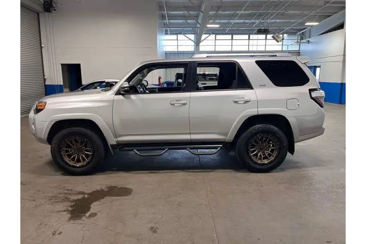 $31987 : Toyota 4Runner 2018 4x4 SR5 image 6