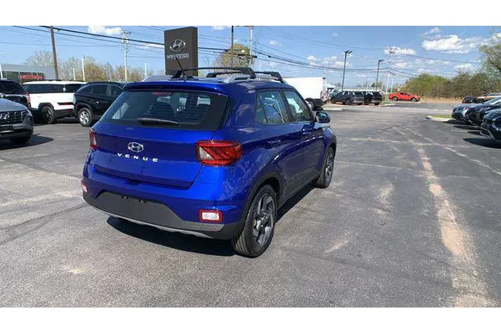 $18385 : Hyundai VENUE 2023 Limited 4 image 5