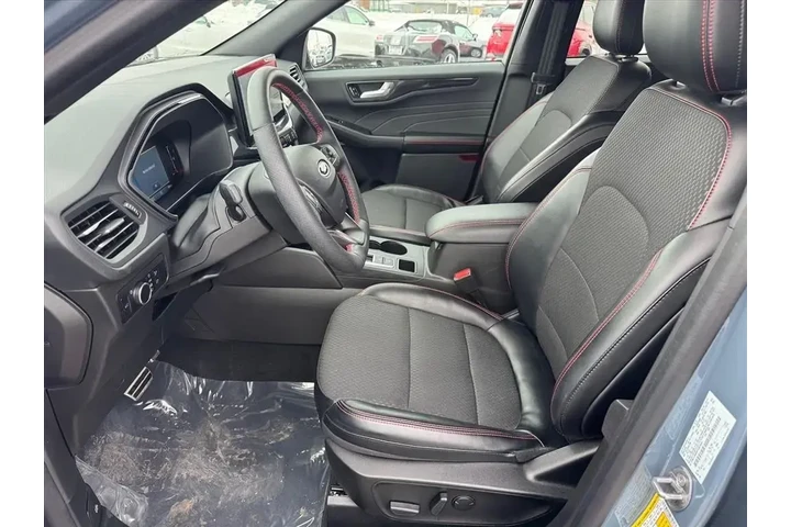 $27928 : Ford Escape 2023 AWD ST-Line image 8