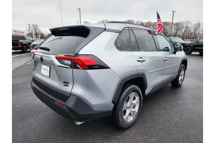 $27999 : Toyota RAV4 2022 AWD XLE 4dr image 7