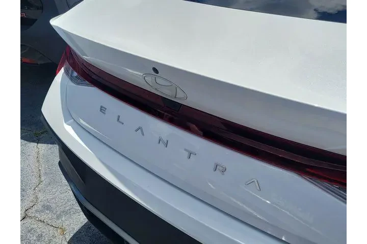 $17590 : Hyundai ELANTRA 2025 SE 4dr image 7