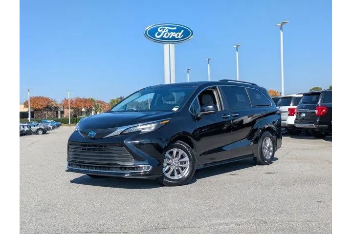 $39995 : Toyota Sienna 2024 XLE 8-Pas image 1