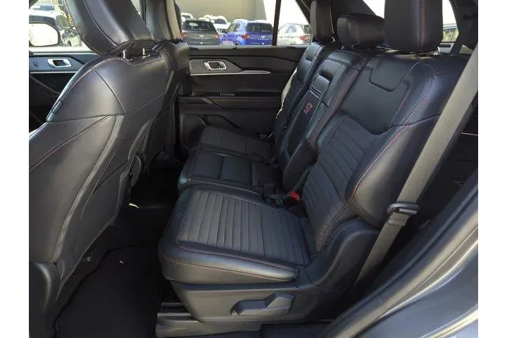 $39999 : Ford Explorer 2025 ST-Line 4 image 8