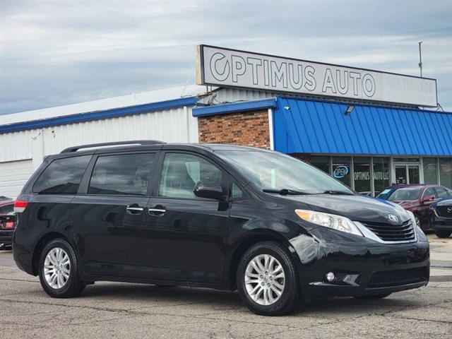 $12490 : 2012 Sienna XLE 8-Passenger image 2