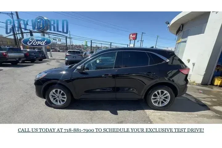$20388 : Ford Escape 2022 AWD SE 4dr image 2