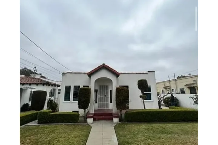 $1770 : READY NOW in ✅ Huntington, CA✅ image 1