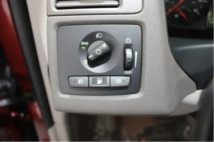 $10985 : Volvo V50 2011 T5 4dr Wagon image 7