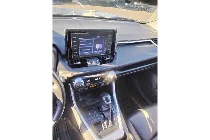 $27988 : Toyota RAV4 2020 AWD XLE Pre image 8