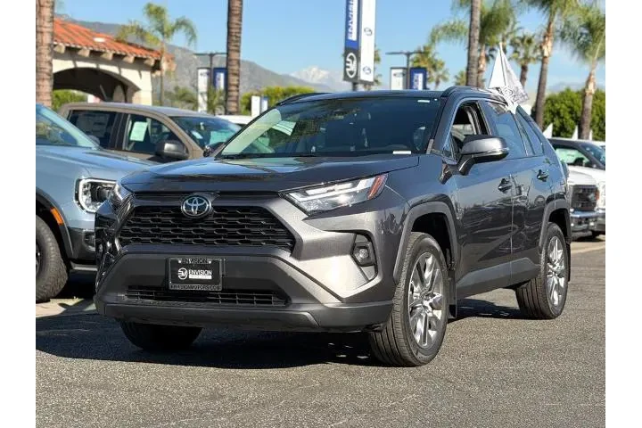 $31495 : Toyota RAV4 2023 XLE Premium image 4