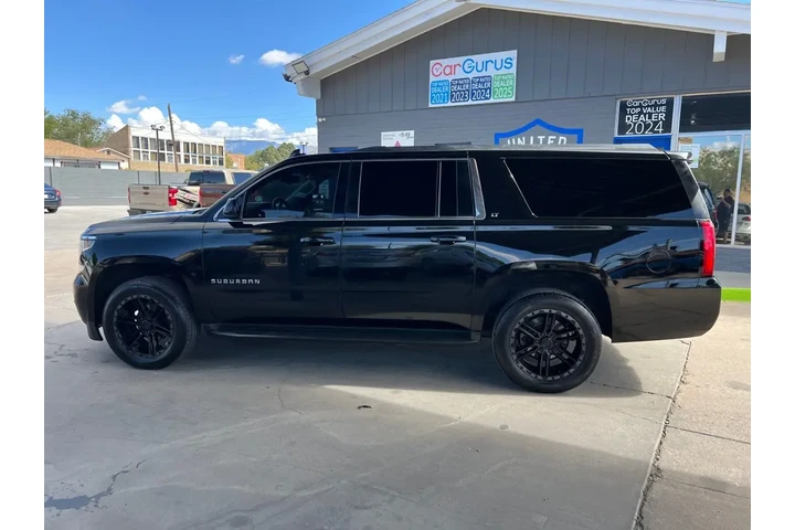 2017 Suburban LT 4WD image 8