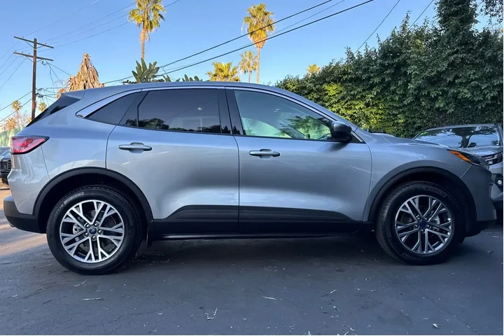 $22878 : Ford Escape Hybrid 2022 AWD image 3