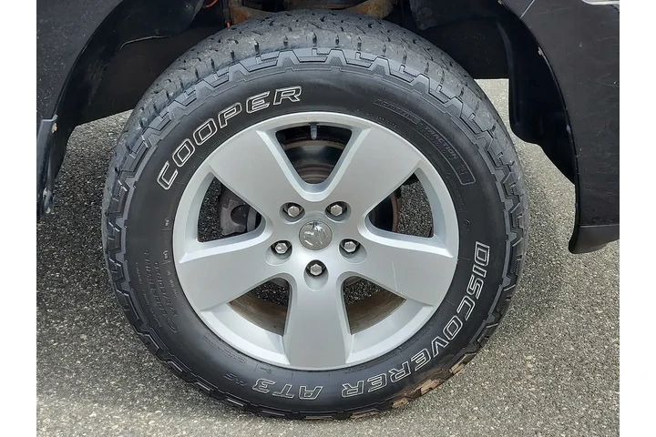 $16727 : Ram 1500 2012 4x4 Express 4d image 8