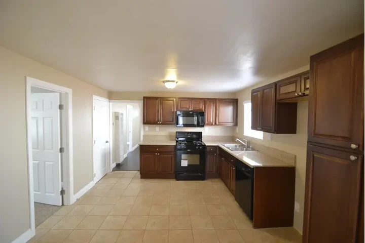 $2300 : Available 3Bed 2Bat in LA image 2