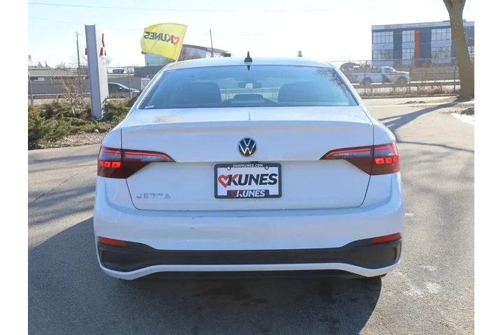 $15777 : Volkswagen Jetta 2024 S 4dr image 7