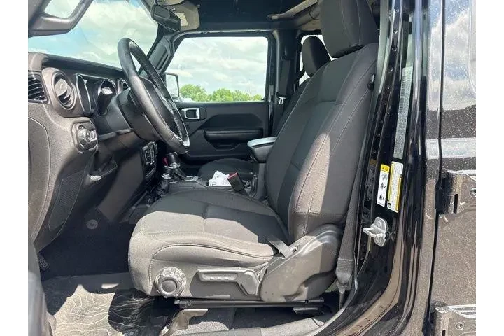 $25982 : Jeep Gladiator 2020 4x4 Spor image 10