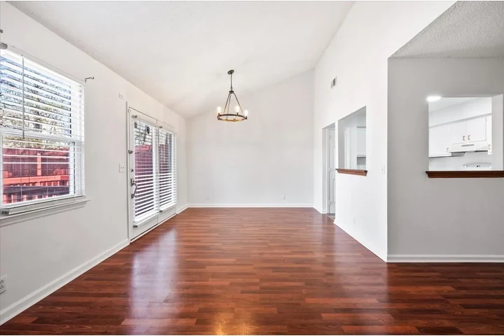 $1450 : Nice 2 Bedroom/1.5 Bath image 10