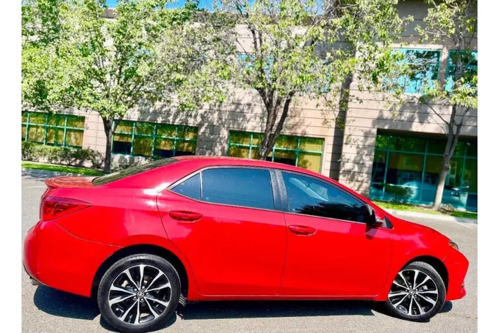 $15995 : 2017 Corolla SE image 8