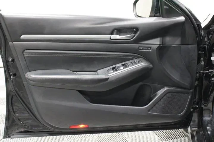 $18974 : Nissan Altima 2019 2.0 Plati image 6