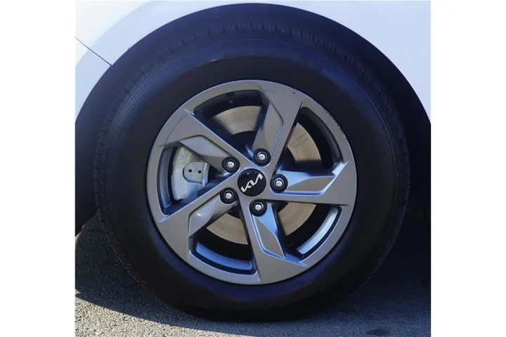 $18700 : 2023 K5 LXS image 10