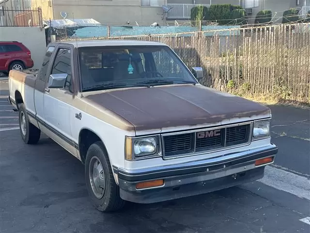 $1100 : GMC Sierra s-15 image 3