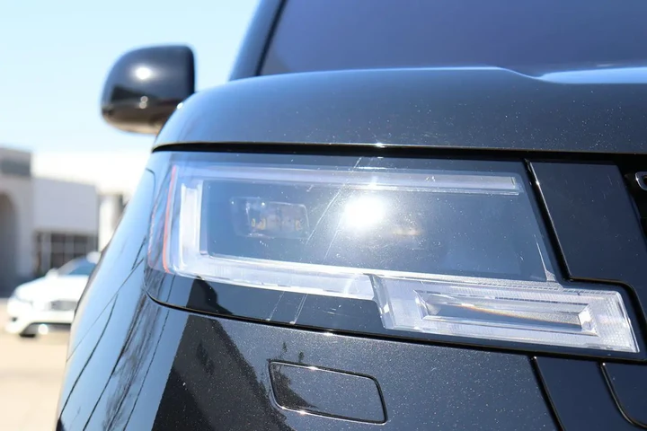 $96996 : 2023 Range Rover SE image 6