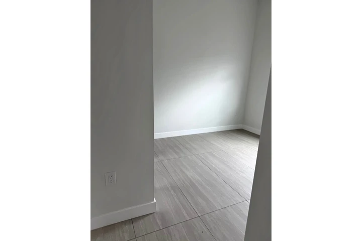 $1300 : Cuarto con acceso de cocina image 2