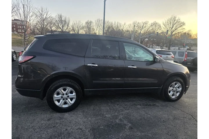 $5900 : 2017 Traverse LS FWD w/PDC image 6