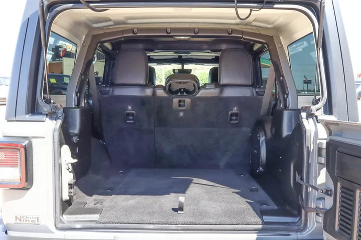 $32587 : 2018 Wrangler Unlimited Sahar image 9