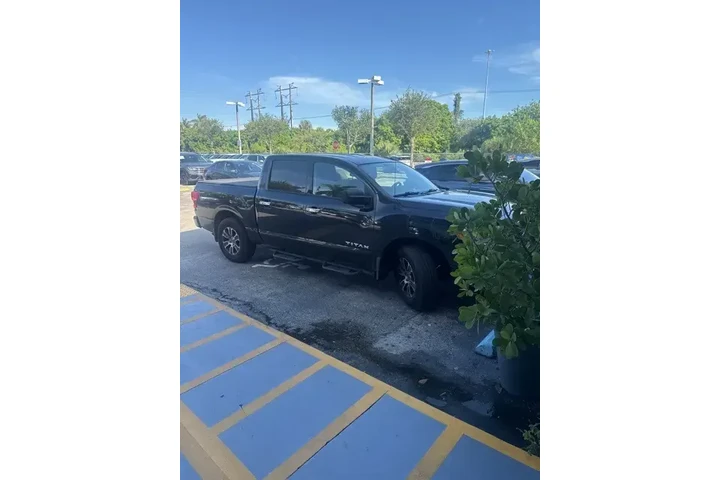 $17990 : Nissan Titan 2021 4x2 SV 4dr image 3