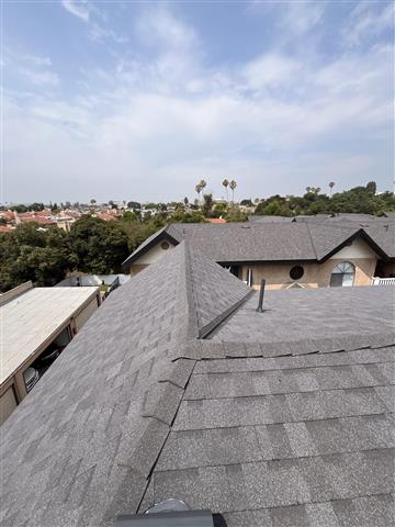 Alberto Martínez roofing image 3