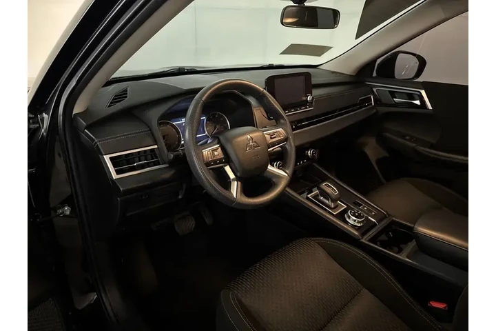 $17900 : Mitsubishi Outlander 2022 ES image 5