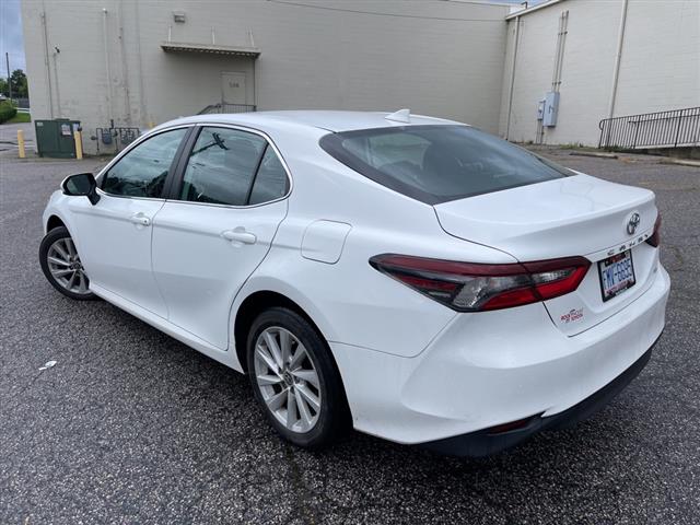 $23990 : PRE-OWNED 2022 TOYOTA CAMRY LE image 8