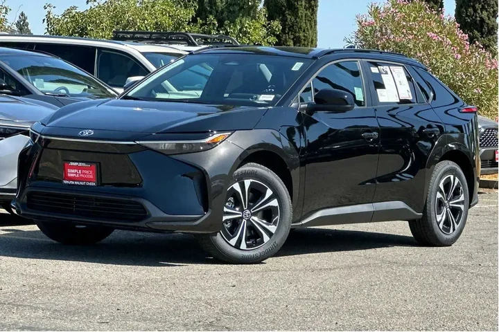$24500 : Toyota bZ4X 2024 AWD XLE 4dr image 2