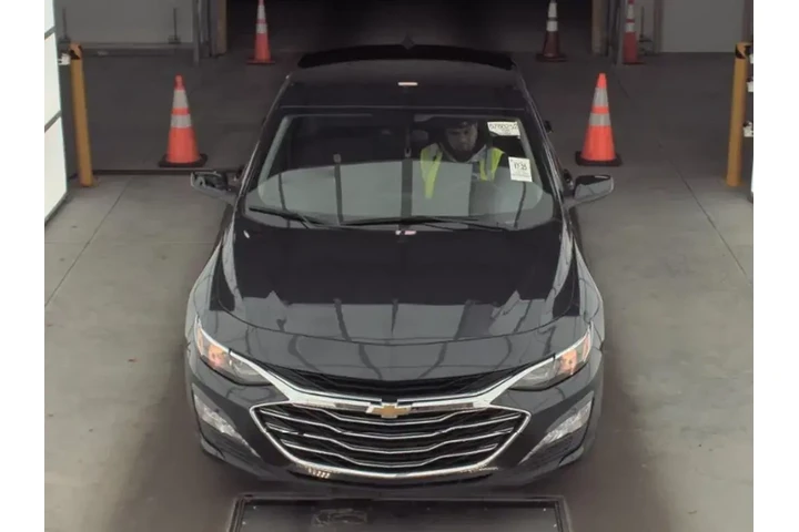 $15693 : Chevrolet Malibu 2023 LT 4dr image 2