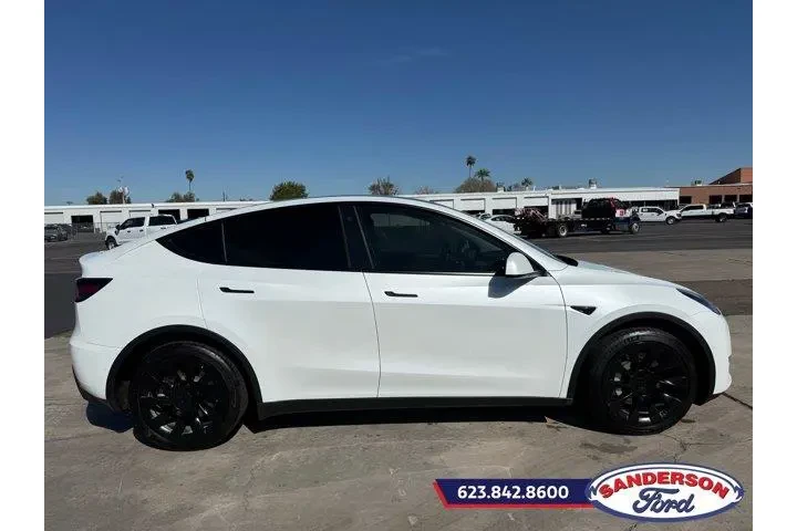 $26888 : Tesla Model Y 2022 AWD Long image 2
