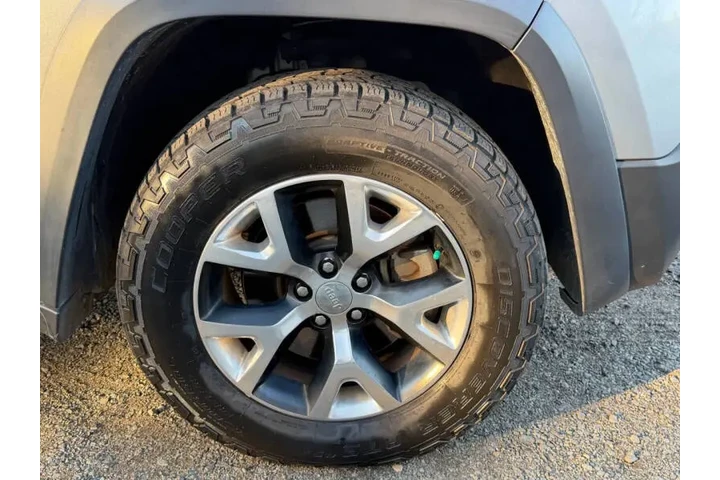 $12990 : 2015 Cherokee Trailhawk image 8