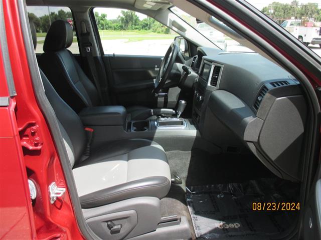 $8495 : 2010 Grand Cherokee image 10