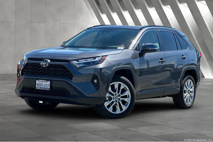$36900 : Toyota RAV4 2024 AWD XLE Pre image 1