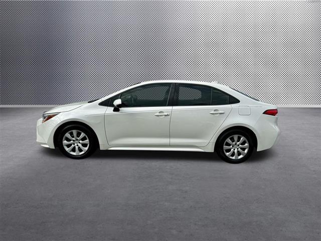 $18097 : 2020 Corolla LE image 4