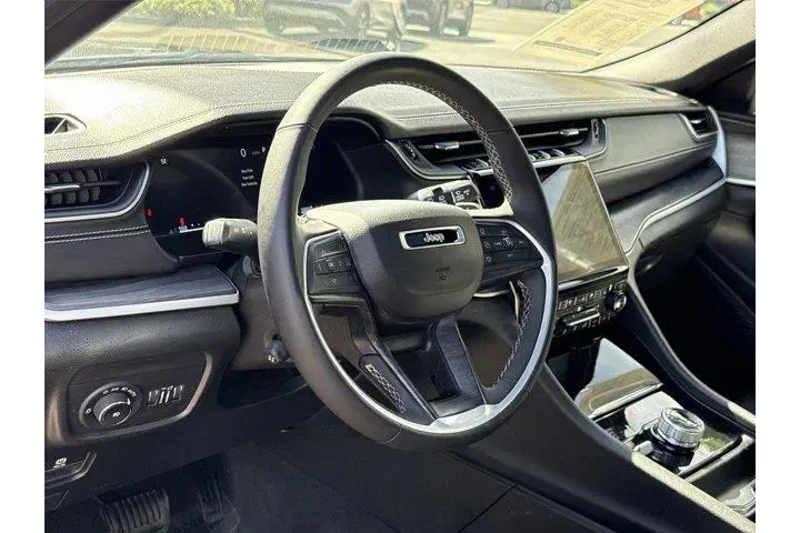 $29850 : Jeep Grand Cherokee L 2024 4 image 9