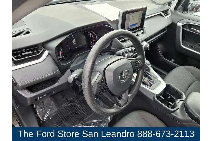$28900 : Toyota RAV4 2023 AWD XLE 4dr image 3